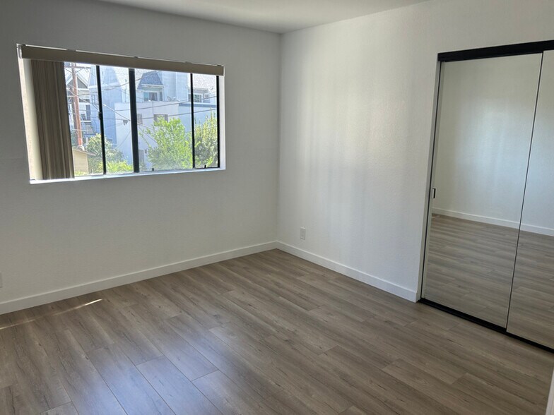 Building Photo - 1108 Stanley Ave