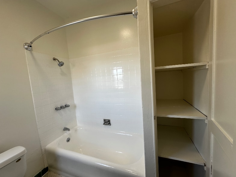 Building Photo - 2208 Carroll St