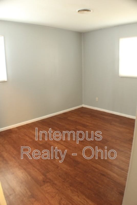 Building Photo - 967 Duxberry Ave