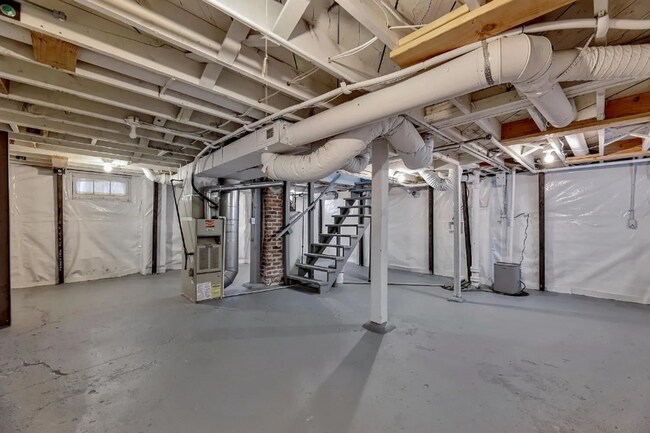 Building Photo - Cute 2 bedroom house near in a great neighborhood, close to shopping, restaurants, and easy highw...