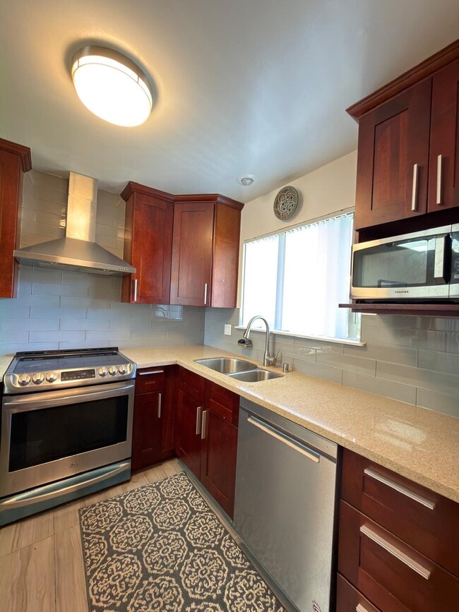 Building Photo - 173 Lower Via Casitas