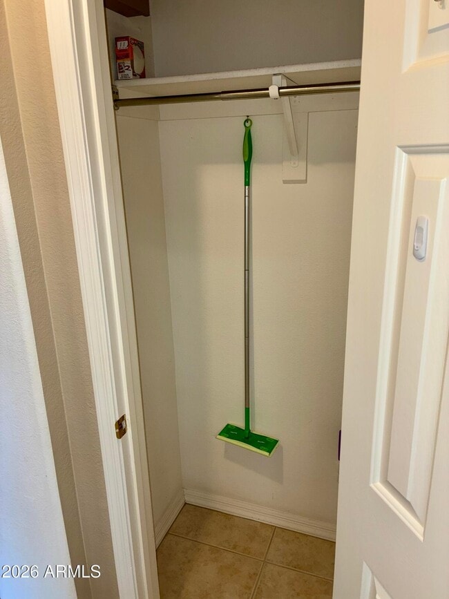 Building Photo - 3189 E Hazeltine Way