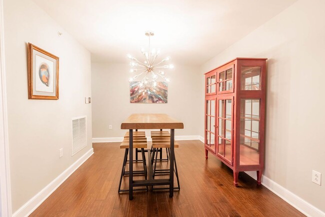 Building Photo - Furnished Downtown 2 BD in Short North! Sa...