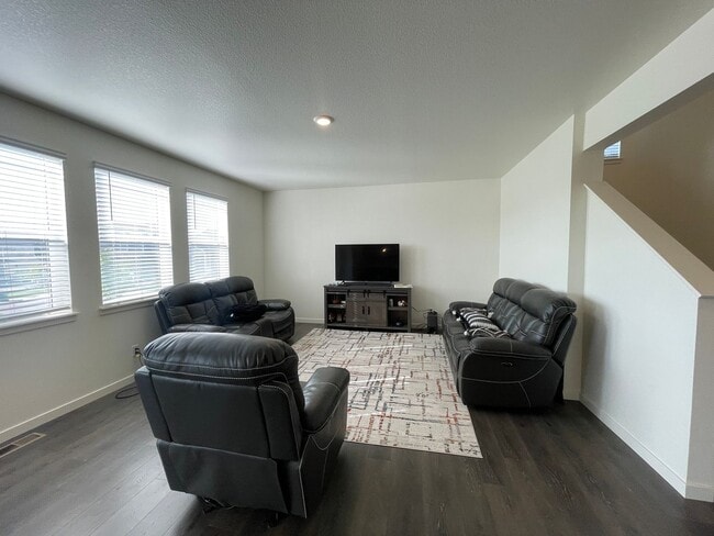 Building Photo - Live Lavishly in Crystal Valley Ranch