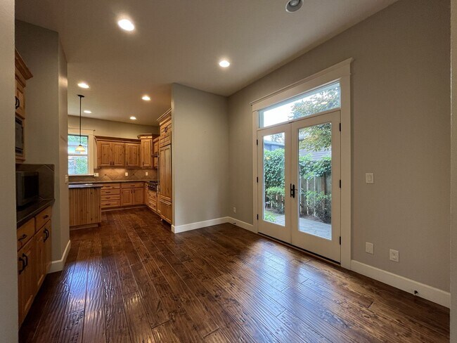 Building Photo - Luxury 5 Bedroom Home with Soaking Tub, Chef’s Kitchen & Expansive Primary Suite