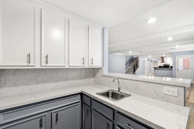 Building Photo - 1103 Manatee Ln