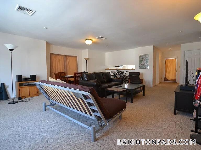 Building Photo - 8 Glencoe St