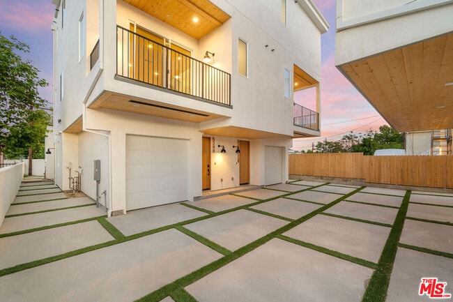 Building Photo - 5248 Auckland Ave