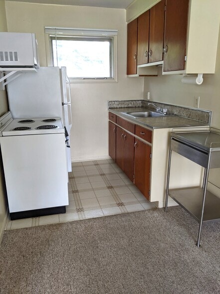 Building Photo - 2433 Normandy Rd