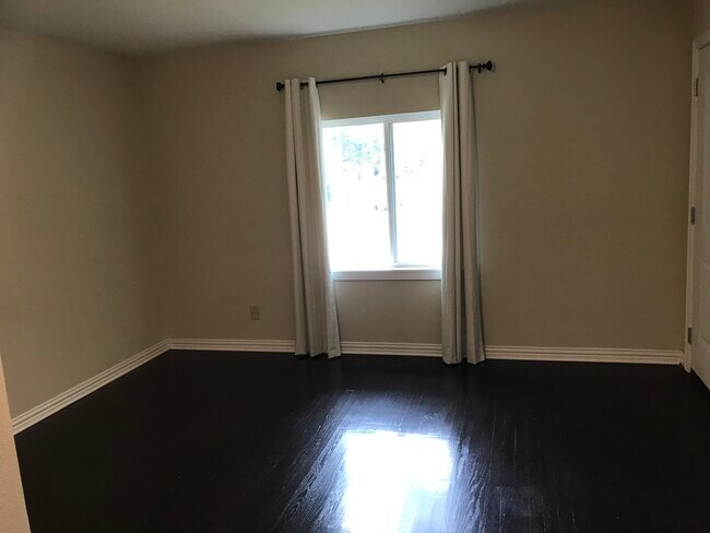 Building Photo - 823 Jackson St