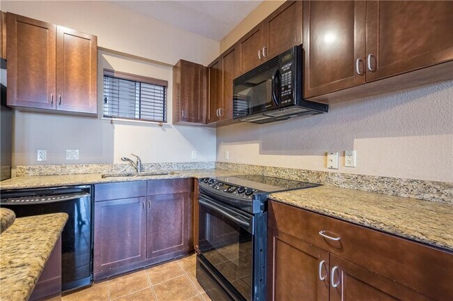 Building Photo - 711 W 26th St