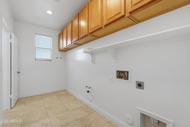 Building Photo - 14162 W Woodbridge Ave