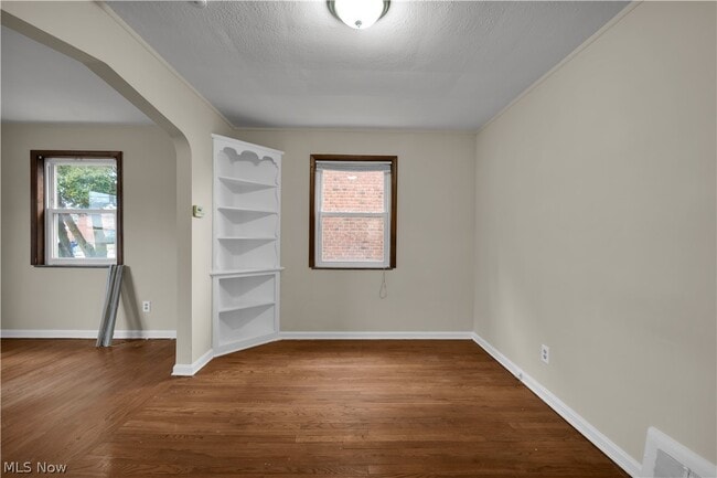 Building Photo - 478 E 222nd St