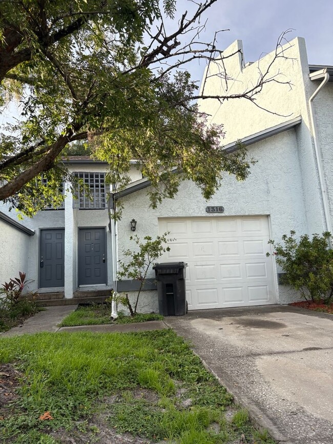 Primary Photo - 2bed/ 1.5bath/ 1 car garage townhouse read...