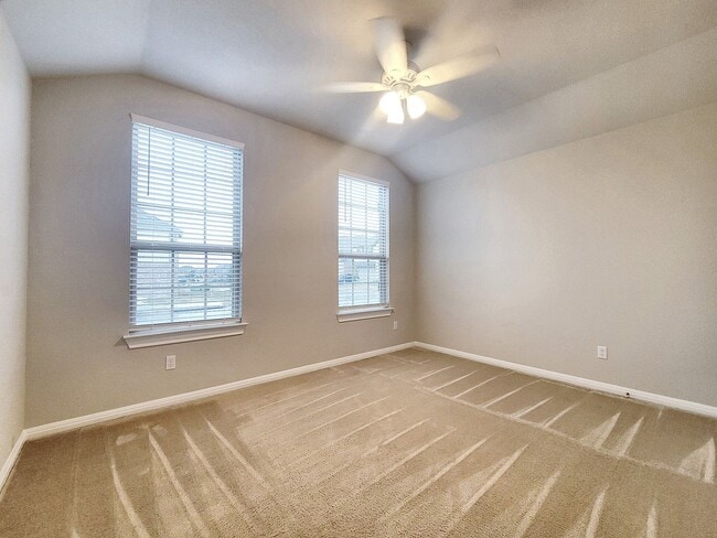 Building Photo - Beautiful Solar-Powered 4BR / 2BA Home – Big Backyard & Modern Kitchen