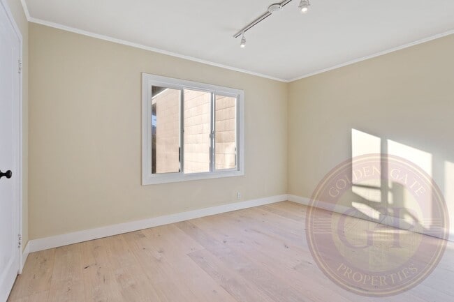 Building Photo - Collingwood Street - 450-452