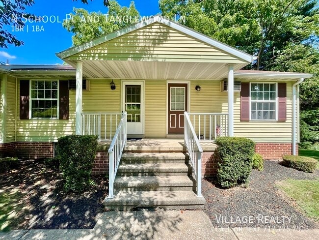 Building Photo - 303 N School Pl