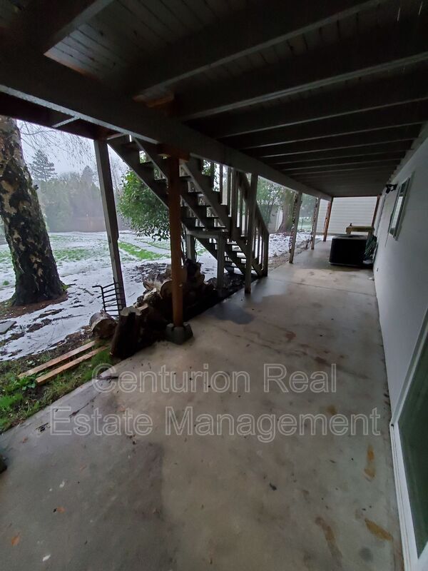 Building Photo - 869 Meadowlawn Dr SE