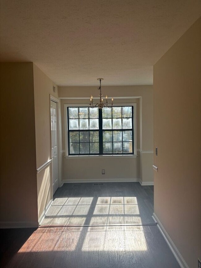 Building Photo - 3 Bed/2 Bath with Deck/Yard in quite neigh...