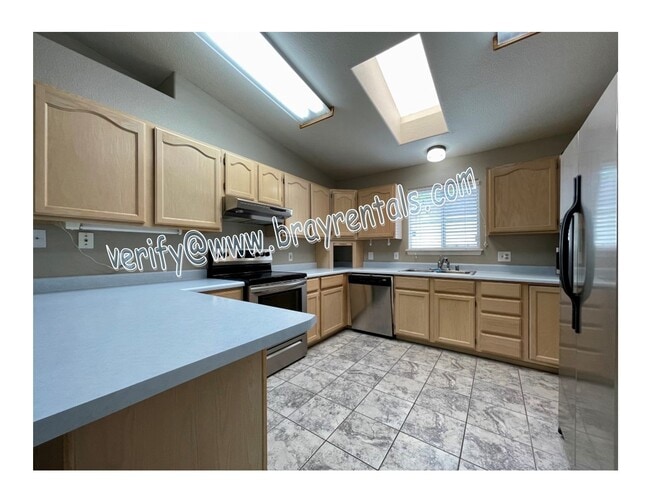 Building Photo - 3 Burgundy Ct