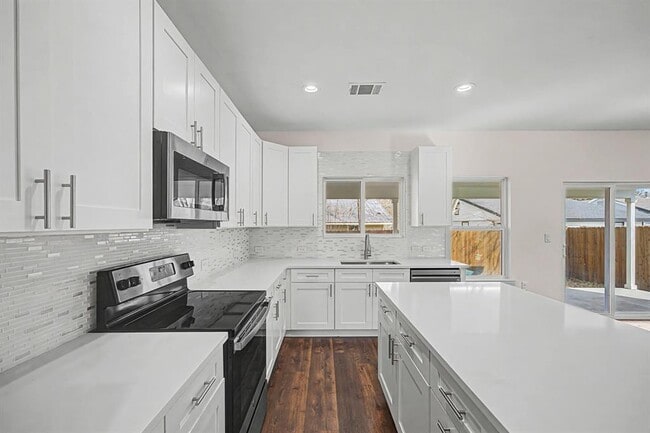 Building Photo - 803 4th St