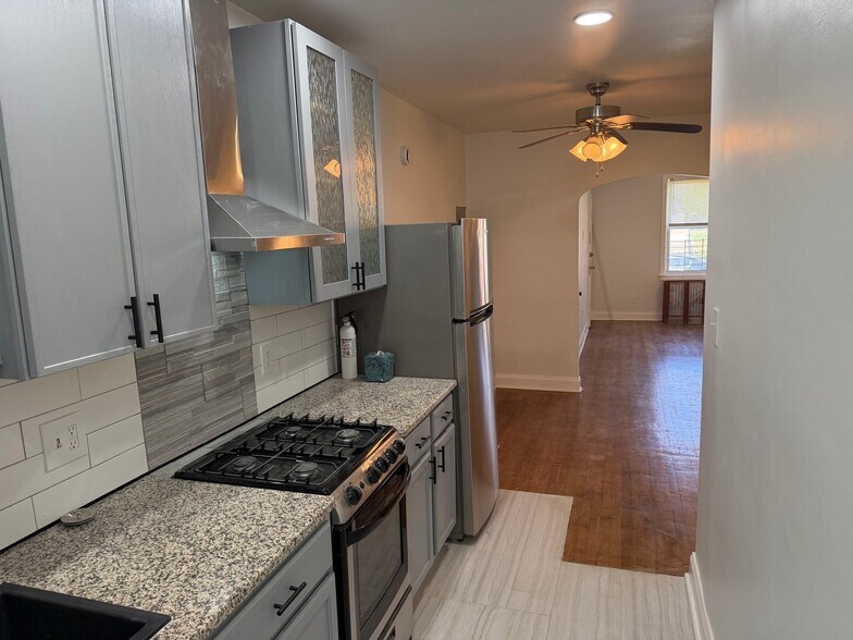 Building Photo - 1321 Bryant St NE