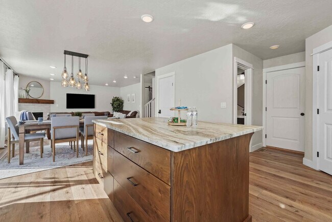 Building Photo - 2549 W Tango Creek Dr