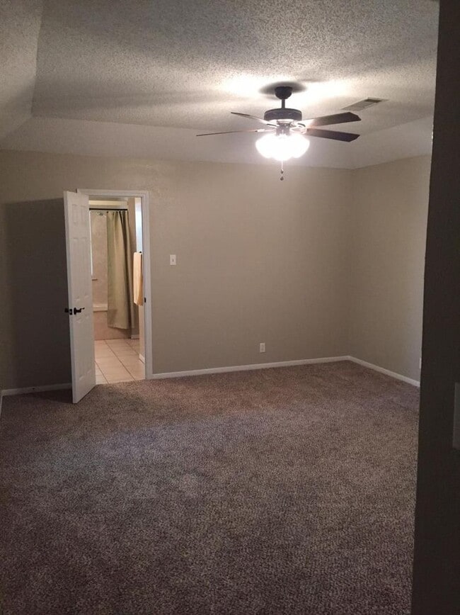 Building Photo - Updated Midway ISD Home