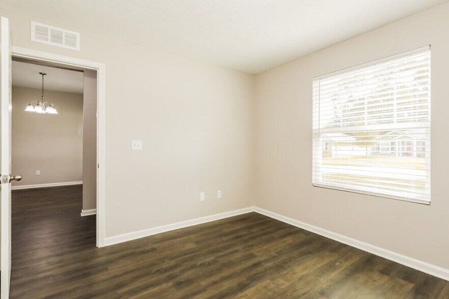 Building Photo - 6968 Loris Ln