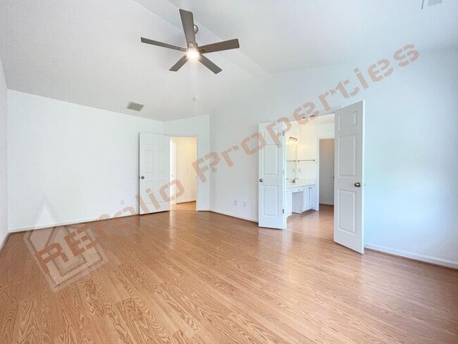 Building Photo - Fresh Paint - Lovely 3 Bedroom, 2.5 Bath T...