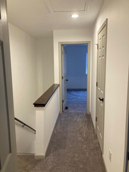Building Photo - 974 Dawahare Dr