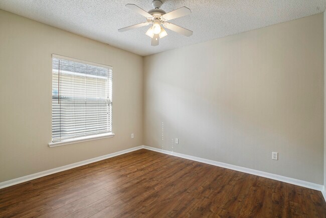 Building Photo - 236 Sterling Hill Dr