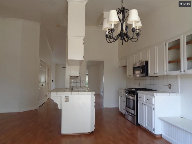 Building Photo - 898 Don Medico Dr