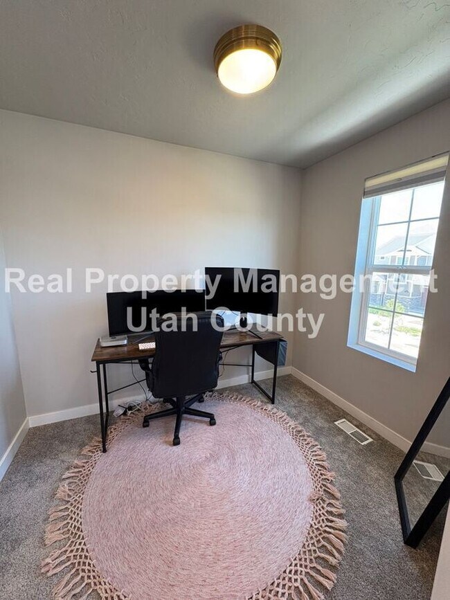 Building Photo - 264 S Hidden Lagoon Pl