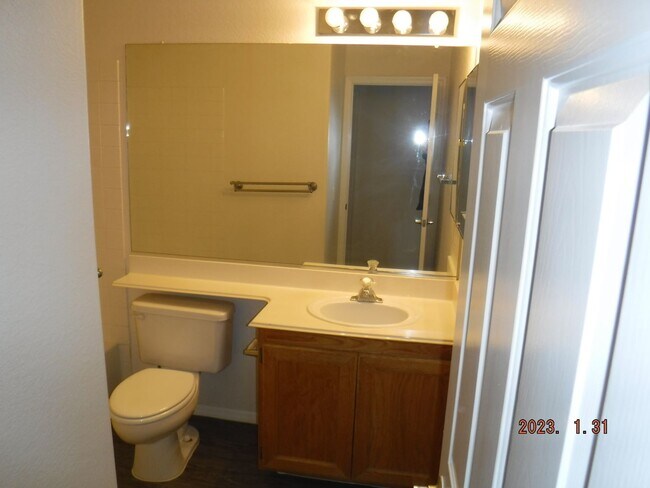 Building Photo - SINGLE STORY HENDERSON HOME WITH THREE BED...