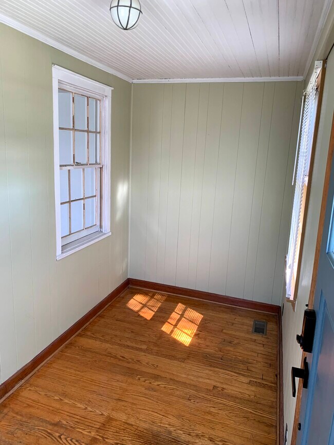 Building Photo - 195 Clearview Dr