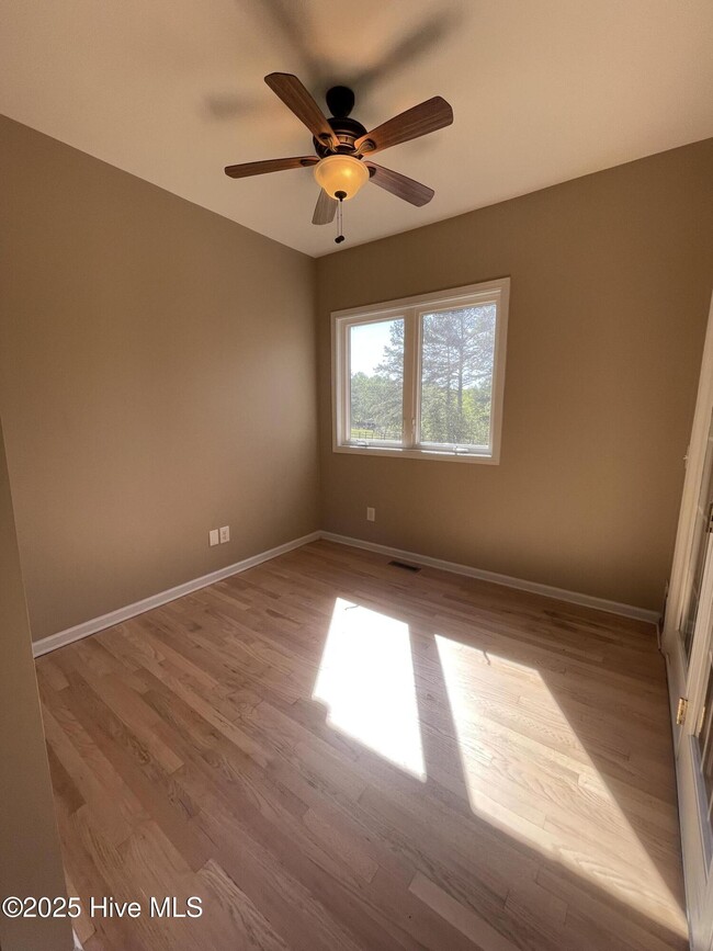 Building Photo - 358 Yadkin Run Ln