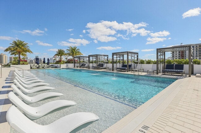Building Photo - Avida Aventura