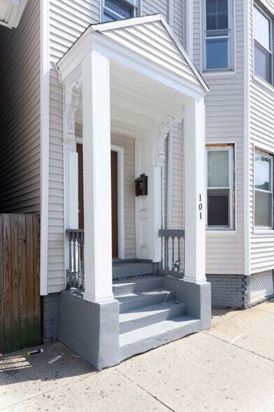 Building Photo - 101 Chelsea St