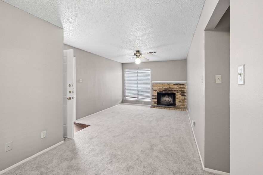 Building Photo - Heritage Square