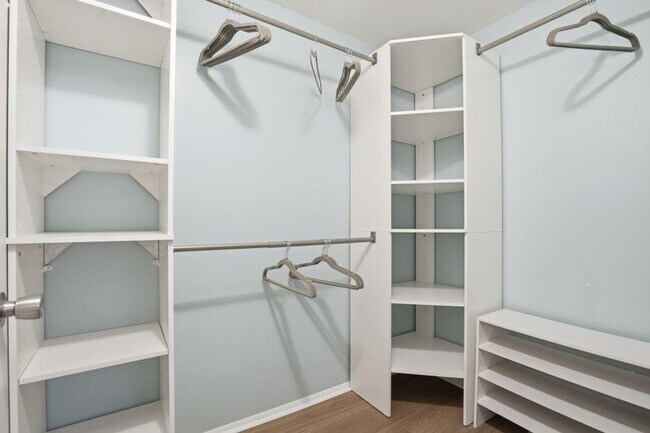 Building Photo - 7417 Shadowlake Dr