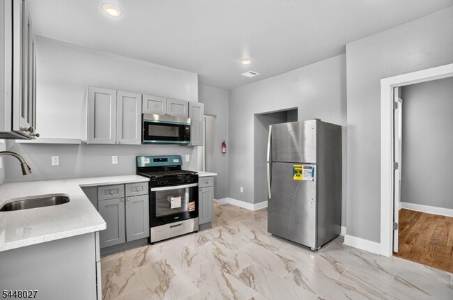 Building Photo - 882 S 14th St
