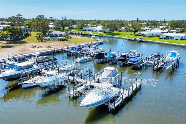 Building Photo - 325 Englewood Isles Pkwy