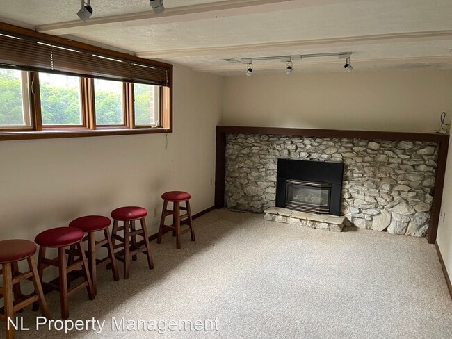 Building Photo - 3 br, 2.5 bath House - 2267 South 133 Ave