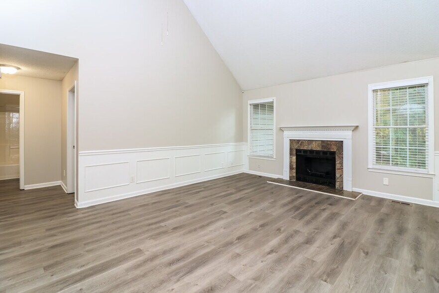 Building Photo - 37 White Oak Dr SE