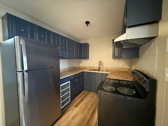 Building Photo - This freshly renovated 1-bedroom, 1-bath u...