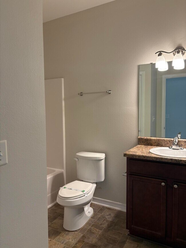 Building Photo - 214 Ladue Ave