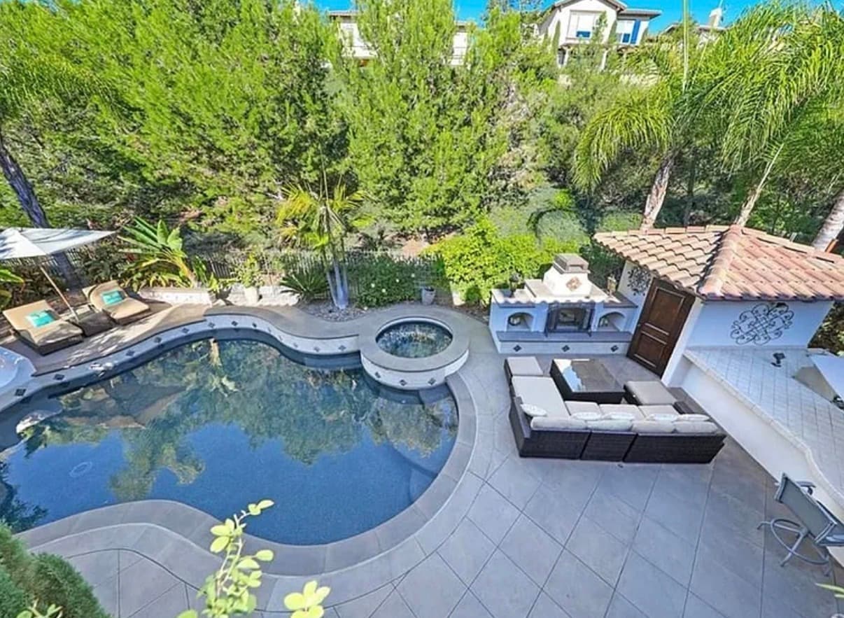 Building Photo - 2531 Costero Magestuoso