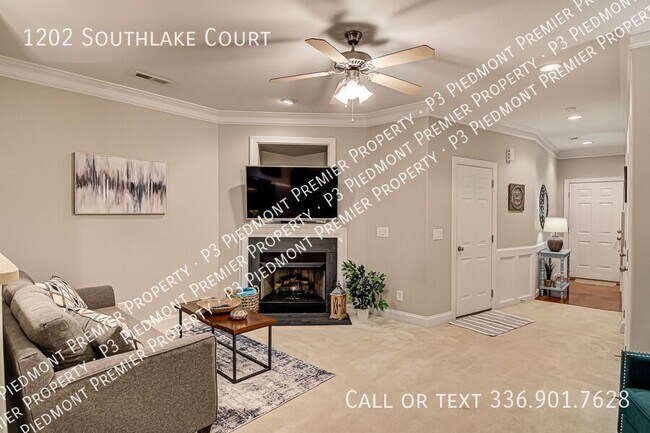 Building Photo - 1202 Southlake Ct