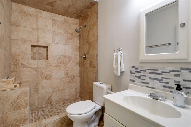 Building Photo - 2912 Camelot Ln